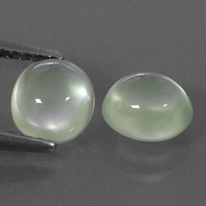 カラットの天然グリーンプレナイト（6.7×6 mm・透明）