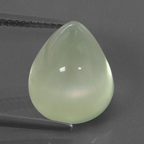 9.95カラットの天然グリーンプレナイト（13.2×10.7 mm・透明）