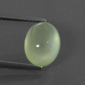 3.50カラットの天然Light Green プレナイト（10.2×8 mm・透明）