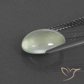 2.68カラットの天然Pale Green プレナイト、楕円形、透明