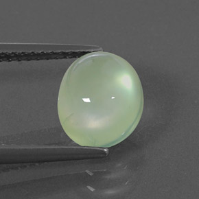 3.09カラットの天然Light Green プレナイト（9.3×7.9 mm・透明）