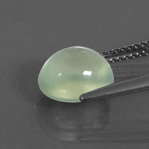 3.09カラットの天然Light Green プレナイト（9.3×7.9 mm・透明）