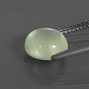 2.99カラットの天然グリーンプレナイト（8.77 mm・透明）