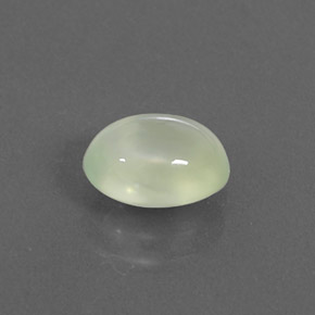 1.68カラットの天然Medium Green プレナイト（8.3×6.5 mm・透明）