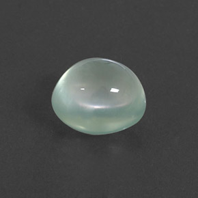 2.82カラットの天然グリーンプレナイト（8.6×7.3 mm・透明）