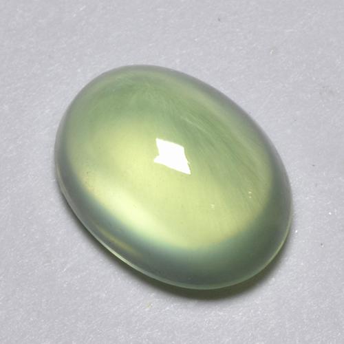 2.13カラットの天然グリーンプレナイト（8.7×6.6 mm・オーバルカット）
