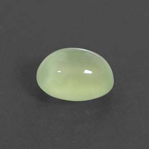 2.48カラットの天然グリーンプレナイト（9.2×7.2 mm・透明）