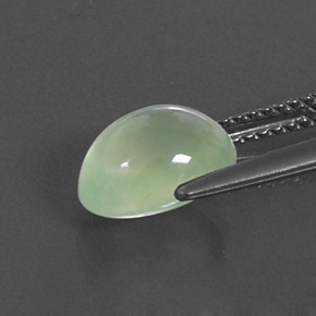 2.63カラットの天然グリーンプレナイト（9.2×7.1 mm・透明）