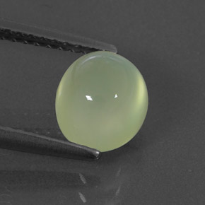 1.88カラットの天然グリーンプレナイト（7.5×6.6 mm・透明）