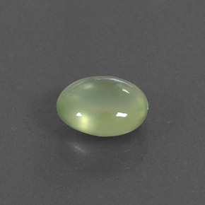 1.04カラットの天然グリーンプレナイト（7.3×5.8 mm・透明）