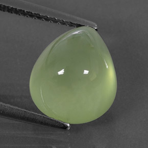 5.44カラットの天然グリーンプレナイト（10.6×9.1 mm・透明）