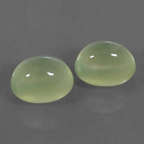 カラットの天然グリーンプレナイト（9.1×7 mm・透明）