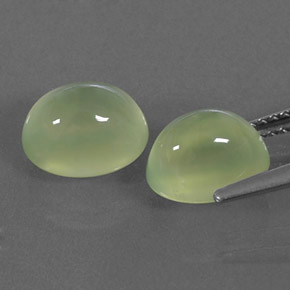 カラットの天然グリーンプレナイト（9.1×7 mm・透明）