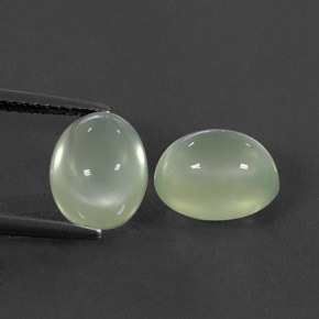 5.49カラットの天然グリーンプレナイト（9.2×7.2 mm・透明）
