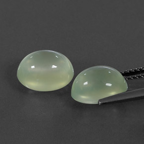 5.49カラットの天然グリーンプレナイト（9.2×7.2 mm・透明）