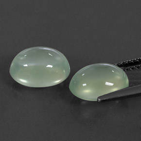 4.71カラットの天然非常に薄いセージグリーンプレナイト（9.2×7.6 mm・オーバルカット）