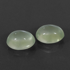 カラットの天然グリーンプレナイト（9.7x7.8 mm・透明）