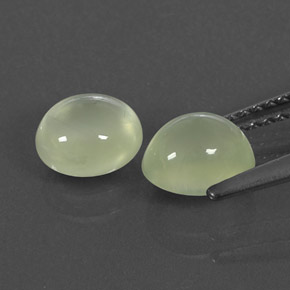 カラットの天然グリーンプレナイト（6.9×6 mm・透明）