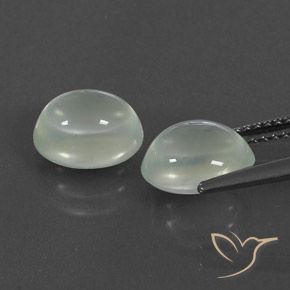 5.18カラットの天然淡い緑がかった白プレナイト（9×7.4 mm・透明）