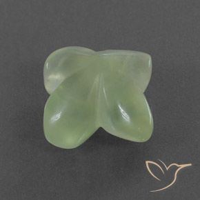6.89カラットの天然Pale Green プレナイト、フラワーカット、透明/半透明