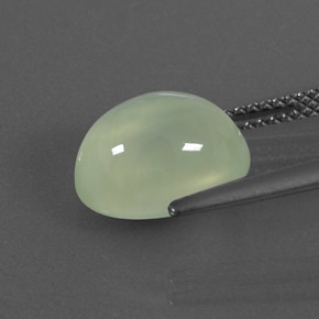5.17カラットの天然グリーンプレナイト（11.3×8.8 mm・透明）