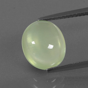 3.53カラットの天然グリーンプレナイト（11×9.3 mm・オーバルカット）