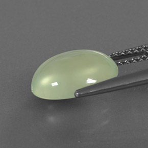 3.53カラットの天然グリーンプレナイト（11×9.3 mm・オーバルカット）