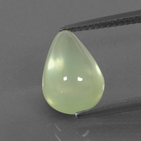 3.60カラットの天然イエローグリーンプレナイト（12.5×8.3 mm・洋梨の形）