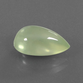 3.60カラットの天然イエローグリーンプレナイト（12.5×8.3 mm・洋梨の形）