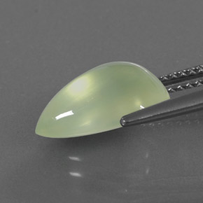 3.60カラットの天然イエローグリーンプレナイト（12.5×8.3 mm・洋梨の形）