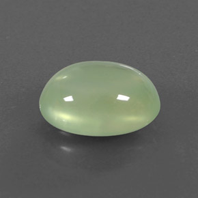 3.91カラットの天然グリーンプレナイト（11.3×8.7 mm・オーバルカット）