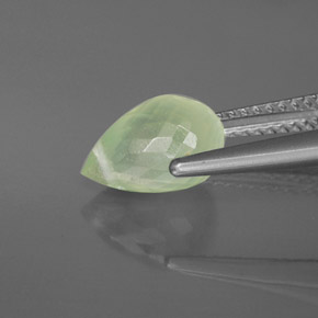 2.64カラットの天然グリーンプレナイト、透明、透明/半透明
