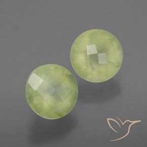 Shop natural 3.63ct アースグリーン プレナイト gems, ラウンド, from 南アフリカ at GemSelect. In stock, global shipping!