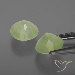 Shop natural 3.63ct アースグリーン プレナイト gems, ラウンド, from 南アフリカ at GemSelect. In stock, global shipping!