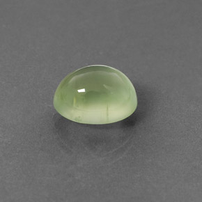 4.45カラットの天然グリーンプレナイト（10.7×8.6 mm・オーバルカット）