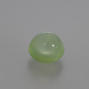3.17カラットの天然グリーンプレナイト（7.98 mm・透明）