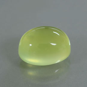 3.53カラットの天然イエローグリーンプレナイト（9.8×7.7 mm・透明）
