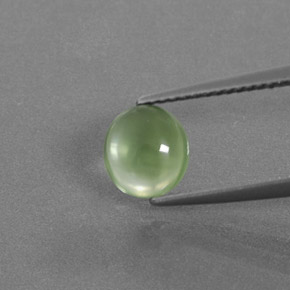 1.35カラットの天然グリーンプレナイト（7.5×6.8 mm・オーバルカット）