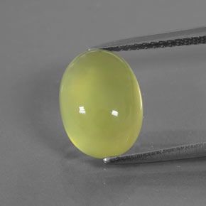 4.26カラットの天然イエローグリーンプレナイト（11.4×8.4 mm・透明）