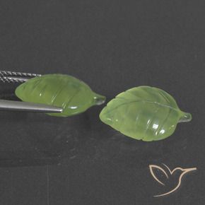 Shop natural 11.78ct イエローグリーン プレナイト gems, ファンシー, from 南アフリカ at GemSelect. In stock, global shipping!