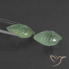 Shop natural 9.01ct 薄いペアーグリーン プレナイト gems, ファンシー, from 南アフリカ at GemSelect. In stock, global shipping!