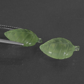 自然派の商品を探す ct グリーン プレナイト 宝石, ファンシーシェイプ, 南アフリカ からGemSelectで. 在庫あり、世界各国へ発送!