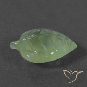 6.83カラットの天然薄いペアーグリーンプレナイト（16.8×12.1 mm・ファンシーシェイプ）