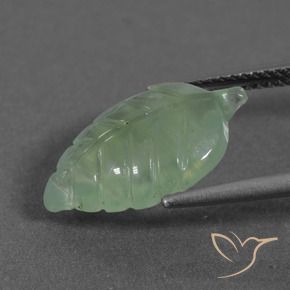 5.39カラットの天然薄いペアーグリーンプレナイト、ファンシー、半透明