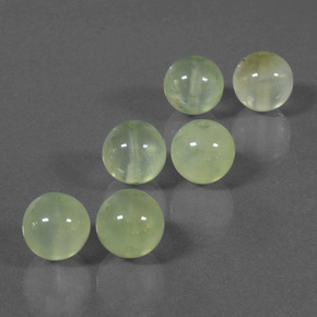 カラットの天然グリーンプレナイト（10.58 mm・球体 / ボール）