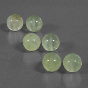 カラットの天然グリーンプレナイト（10.58 mm・球体 / ボール）