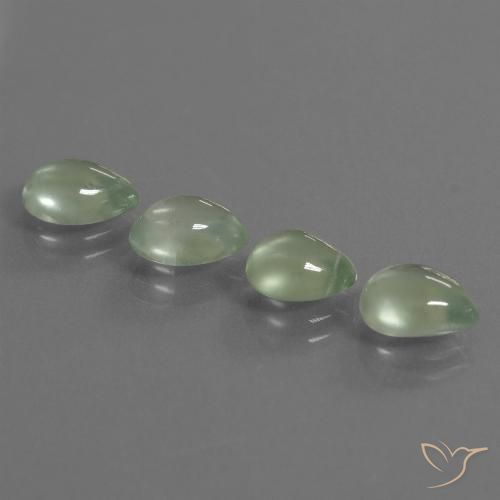 5.59カラットの天然薄いペアーグリーンプレナイト（8.2×6.6 mm・洋梨の形）