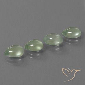 5.59カラットの天然薄いペアーグリーンプレナイト（8.2×6.6 mm・洋梨の形）