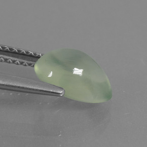1.62カラットの天然グリーンプレナイト（8.7×6.5 mm・洋梨の形）