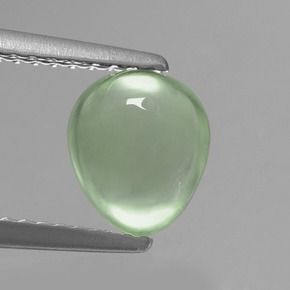 1.57カラットの天然グリーンプレナイト（7.7×6.6 mm・洋梨の形）